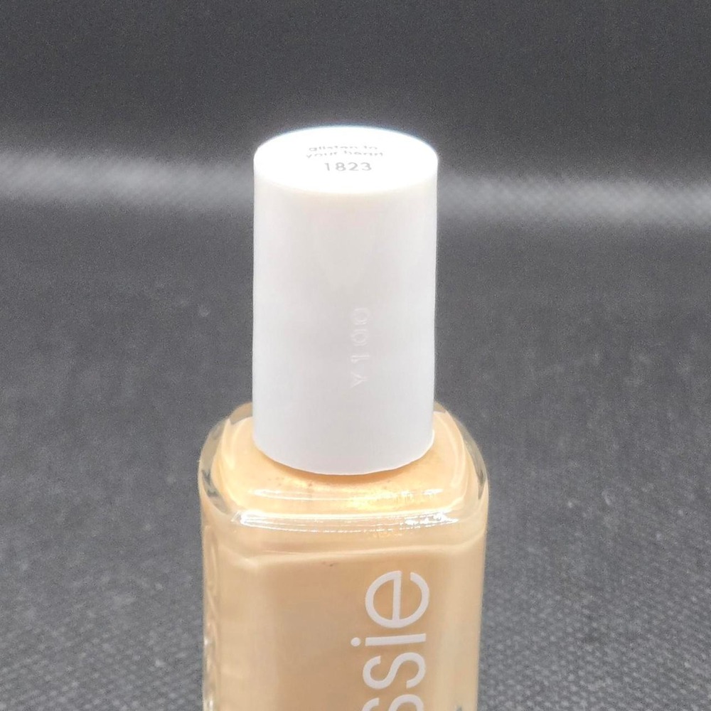 Essie nail polish in Glisten To Your Heart